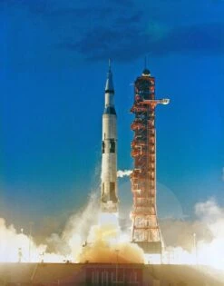 Saturn V - 1/70th Scale -Quest Shop 287c5324fe2d93c960e7ec50ad068f6d.image .549x700